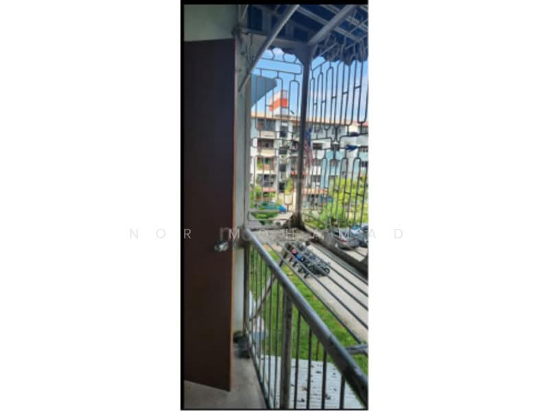 Rumah Flat untuk Dijual di Flat Pkns Shah Alam Seksyen 18 - Nor Mohamad - Balcony - PropertyGuru.com.my