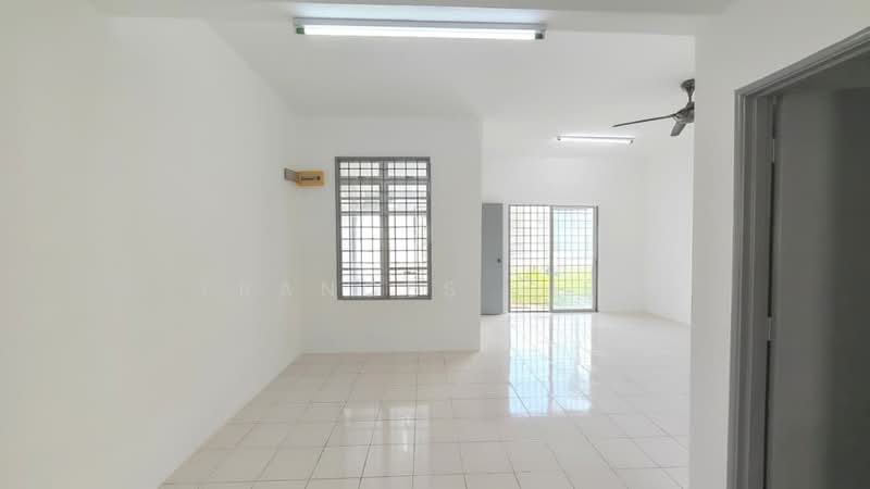 Rumah Teres 2 Tingkat untuk Dijual di Taman Puncak Jalil (Seri Kembangan) - Frances Liew - Living Room - PropertyGuru.com.my
