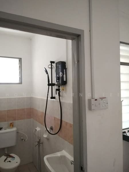 Flat for Rent at Taman Sri Pulai Perdana - Hong Charng Lee - Bathroom - PropertyGuru.com.my