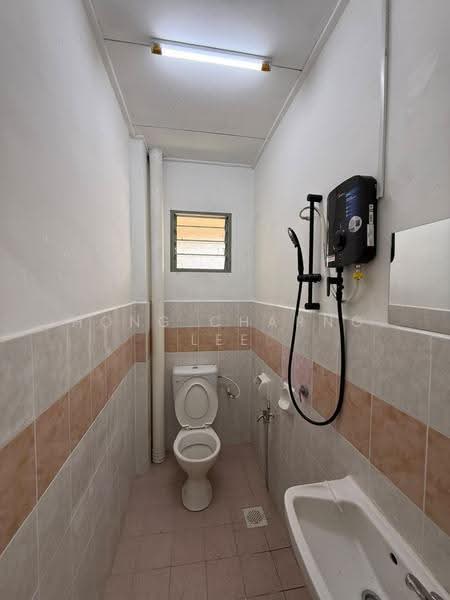 Flat for Rent at Taman Sri Pulai Perdana - Hong Charng Lee - Bathroom - PropertyGuru.com.my