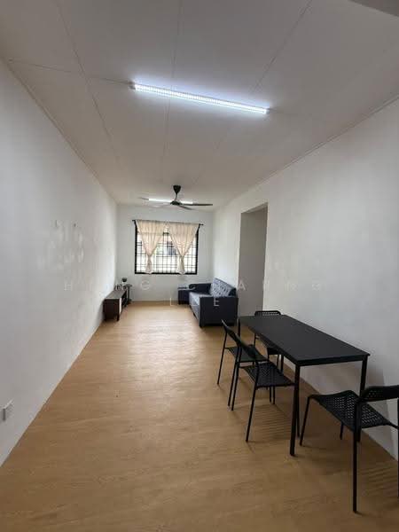 Flat for Rent at Taman Sri Pulai Perdana - Hong Charng Lee - Living Room - PropertyGuru.com.my