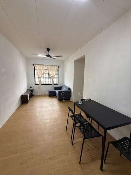 Flat for Rent at Taman Sri Pulai Perdana - Hong Charng Lee - Living Room - PropertyGuru.com.my