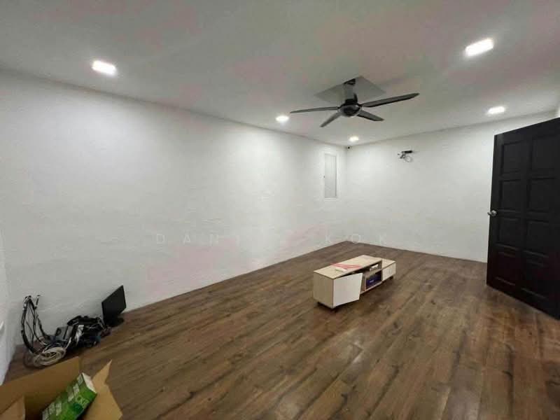1-storey Terraced House for Sale in Teluk Pulai (Klang) - Daniel Kok - Living Room - PropertyGuru.com.my