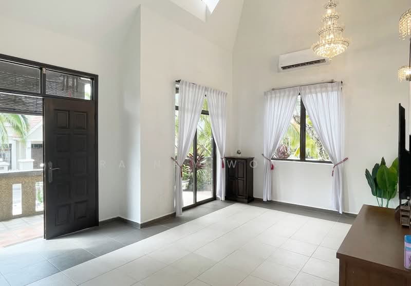 Bungalow House for Rent in Batu Ferringhi (Penang) - Rainny Wong - Living Room - PropertyGuru.com.my
