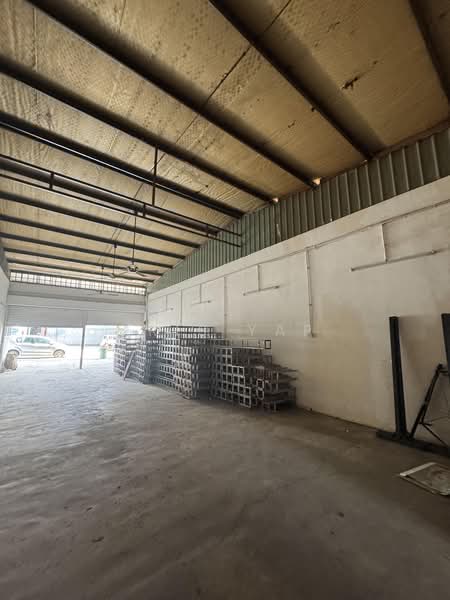 Gudang untuk Disewa di Kawasan Perindustrian Bukit Serdang (Seri Kembangan) - Iris Yap - Interior - PropertyGuru.com.my