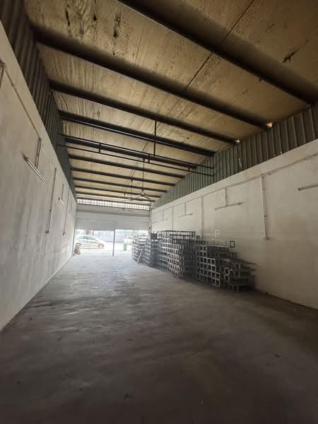 Gudang untuk Disewa di Kawasan Perindustrian Bukit Serdang (Seri Kembangan) - Iris Yap - Interior - PropertyGuru.com.my