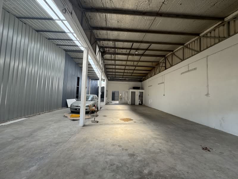 Gudang untuk Disewa di Kawasan Perindustrian Bukit Serdang (Seri Kembangan) - Iris Yap - Interior - PropertyGuru.com.my
