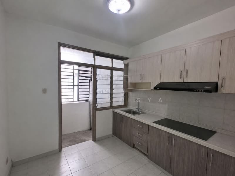 Kediaman Servis untuk Disewa di Nusa Perdana Serviced Apartment - Nur Alisya - Kitchen - PropertyGuru.com.my