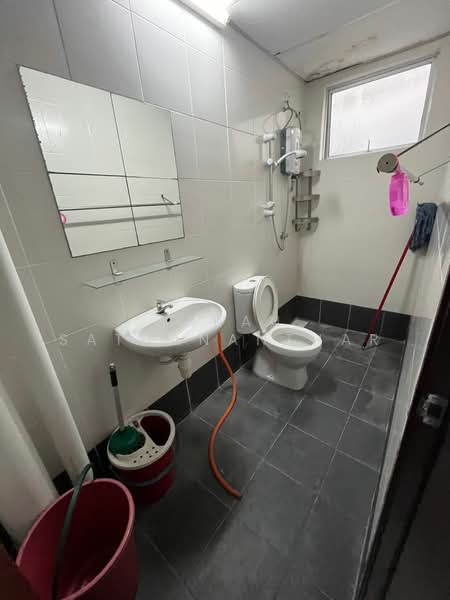 Service Residence for Sale at Amara - Arran Sathananthar - Bathroom - PropertyGuru.com.my