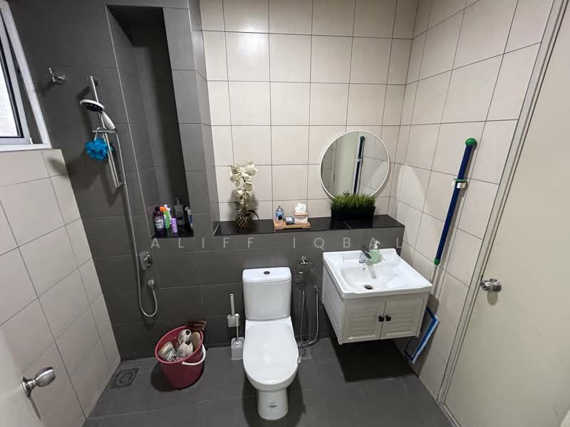 3-storey Terraced House for Sale in Taman Subang Mas (Subang Jaya) - Aliff Iqbal - Bathroom - PropertyGuru.com.my