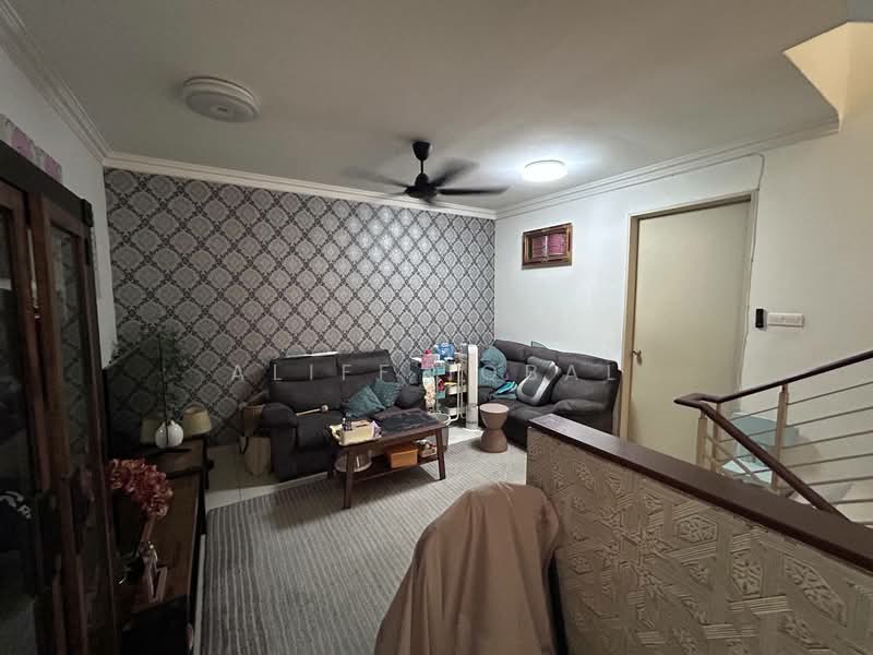 3-storey Terraced House for Sale in Taman Subang Mas (Subang Jaya) - Aliff Iqbal - Living Room - PropertyGuru.com.my