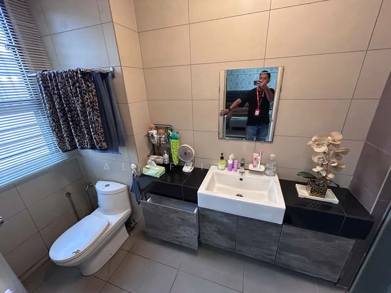 3-storey Terraced House for Sale in Taman Subang Mas (Subang Jaya) - Aliff Iqbal - Bathroom - PropertyGuru.com.my