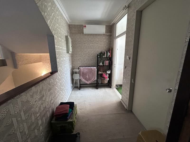 3-storey Terraced House for Sale in Taman Subang Mas (Subang Jaya) - Aliff Iqbal - Corridor - PropertyGuru.com.my
