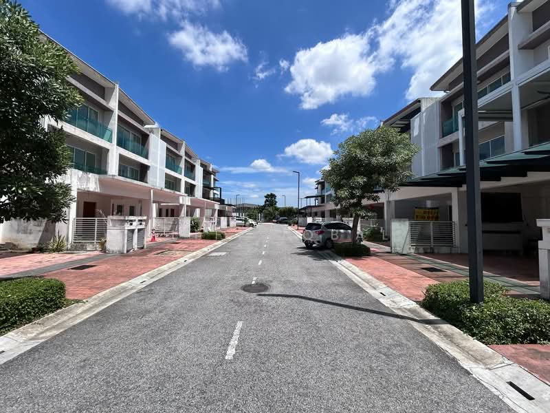 3-storey Terraced House for Sale in Taman Subang Mas (Subang Jaya) - Aliff Iqbal - Exterior - PropertyGuru.com.my