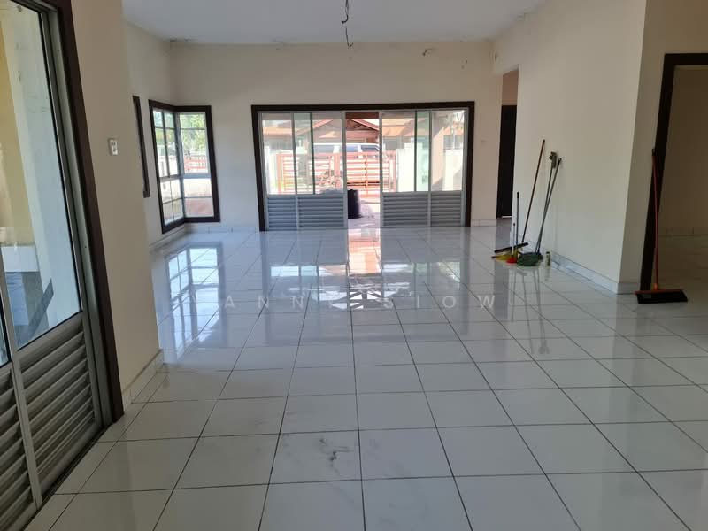 Rumah Berkembar untuk Dijual di Denai Alam (Shah Alam) - Yanny Siow - Living Room - PropertyGuru.com.my