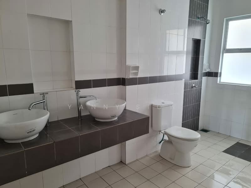 Rumah Berkembar untuk Dijual di Denai Alam (Shah Alam) - Yanny Siow - Bathroom - PropertyGuru.com.my