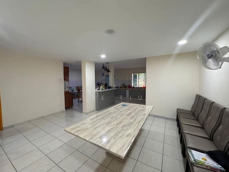 Semi-Detached House for Sale in Seri Kembangan (Selangor) - Zoe Tiu - Living Room - PropertyGuru.com.my