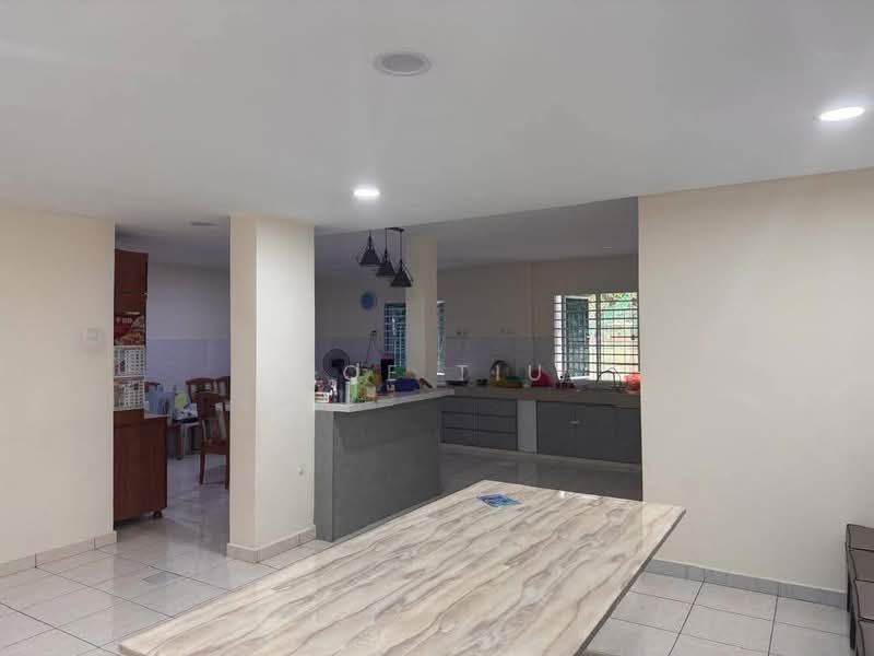 Semi-Detached House for Sale in Seri Kembangan (Selangor) - Zoe Tiu - Kitchen - PropertyGuru.com.my
