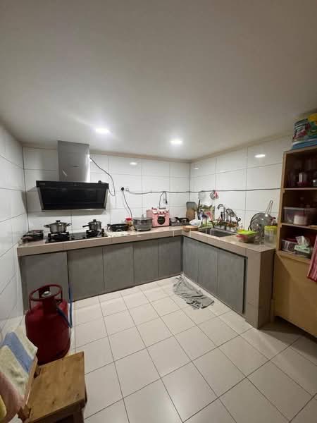 Semi-Detached House for Sale in Seri Kembangan (Selangor) - Zoe Tiu - Kitchen - PropertyGuru.com.my