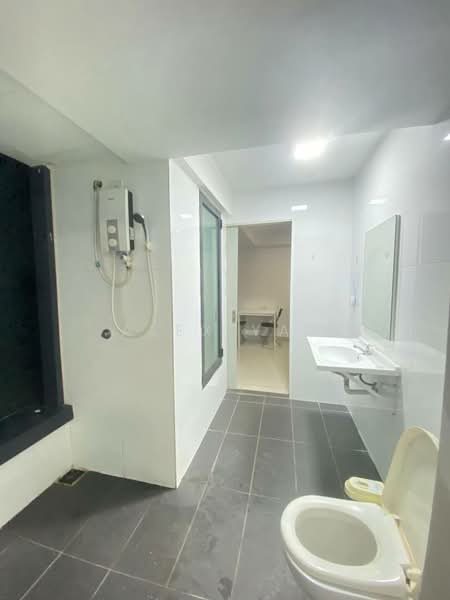 Kediaman Servis untuk Dijual di Halo Sunday @ Empire City - Alex Yap - Bathroom - PropertyGuru.com.my