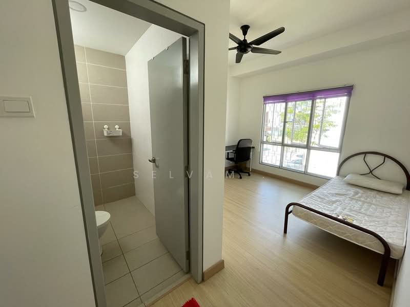 Rumah Bandar untuk Disewa di Dengkil (Selangor) - Selvam . - Master Bedroom - PropertyGuru.com.my