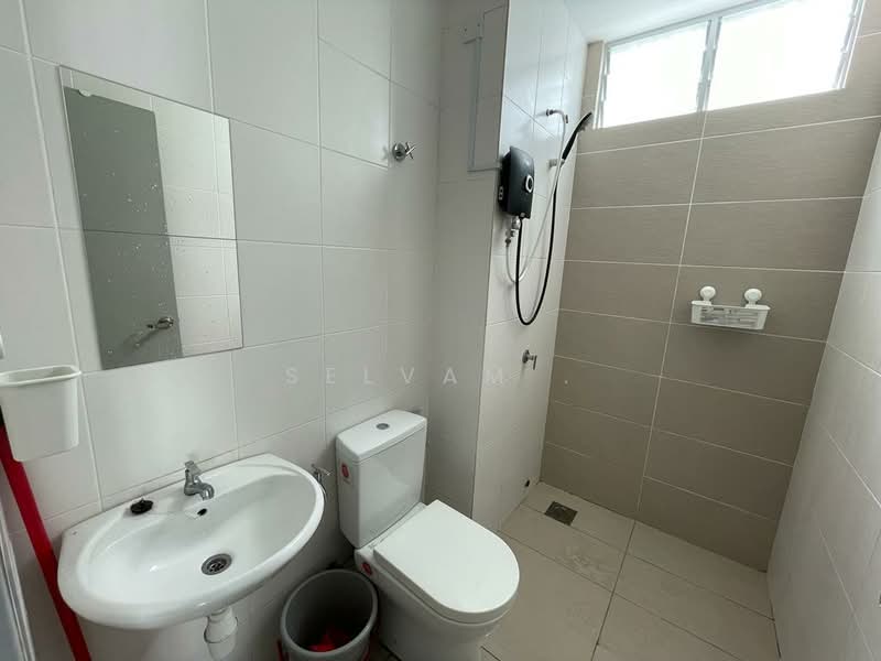 Rumah Bandar untuk Disewa di Dengkil (Selangor) - Selvam . - Common Bathroom - PropertyGuru.com.my