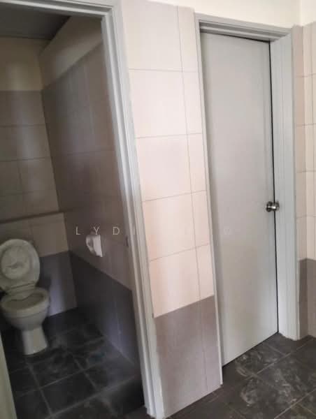 Kilang untuk Disewa di Saujana Rawang (Rawang) - Lydia Loo - Bathroom - PropertyGuru.com.my