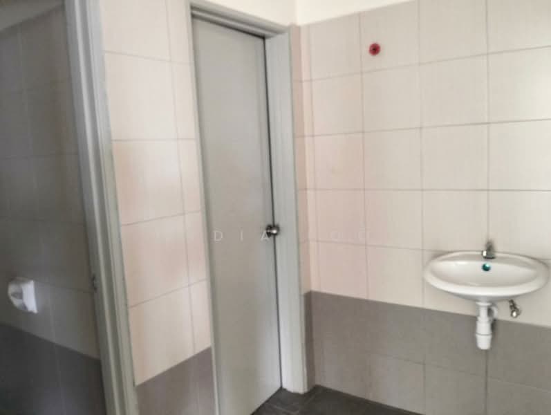 Kilang untuk Disewa di Saujana Rawang (Rawang) - Lydia Loo - Bathroom - PropertyGuru.com.my
