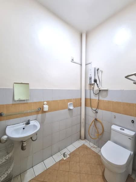 1-storey Terraced House for Rent in Taman JP Perdana (Johor Bahru) - Christina Ang - Bathroom - PropertyGuru.com.my
