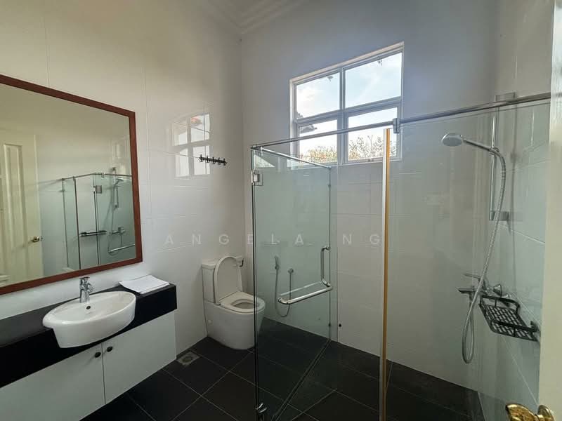 Bungalow House untuk Disewa di Leisure Farm (Gelang Patah) - Angela Ng - Bathroom - PropertyGuru.com.my