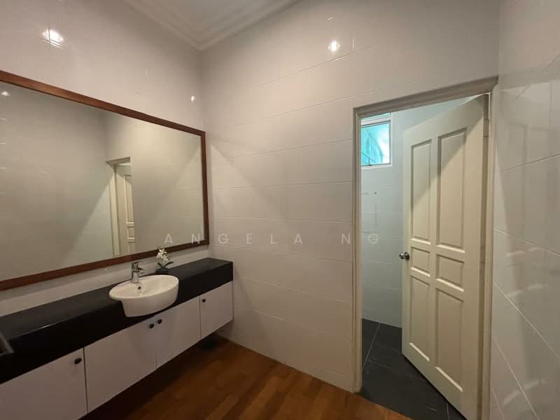 Bungalow House untuk Disewa di Leisure Farm (Gelang Patah) - Angela Ng - Bathroom - PropertyGuru.com.my