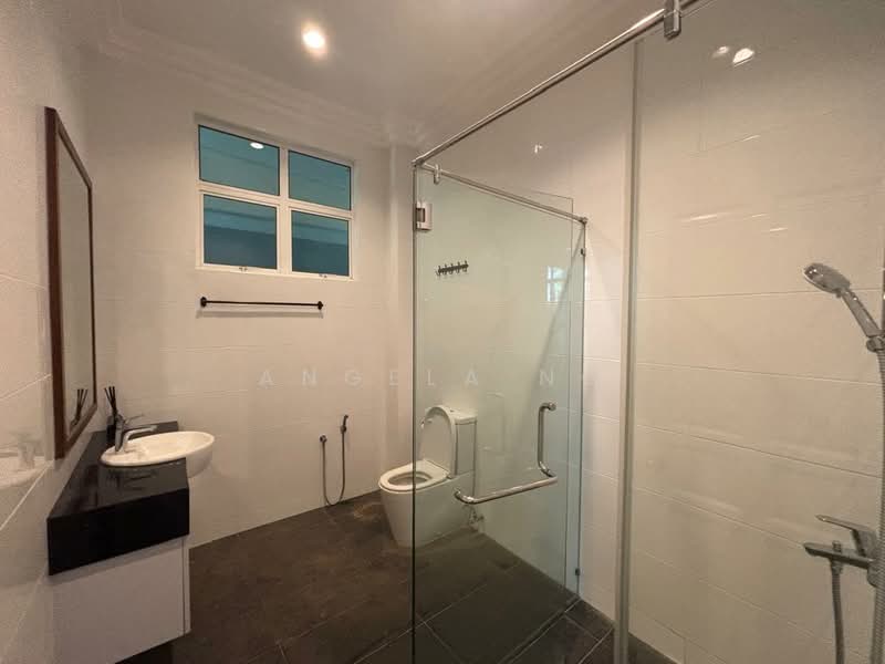 Bungalow House untuk Disewa di Leisure Farm (Gelang Patah) - Angela Ng - Bathroom - PropertyGuru.com.my