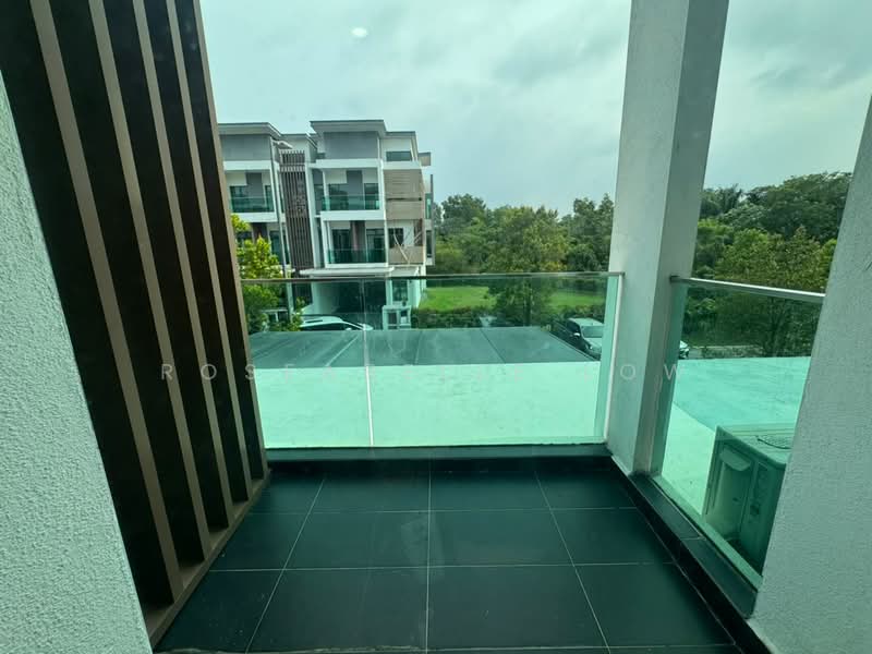 3-storey Terraced House for Rent in Bandar Nusaputra (Puchong) - Roseabelle Low - Balcony - PropertyGuru.com.my