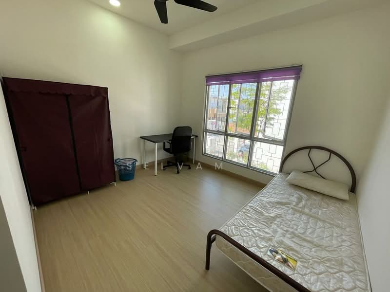 Rumah Bandar untuk Dijual di Dengkil (Selangor) - Selvam . - Master Bedroom - PropertyGuru.com.my