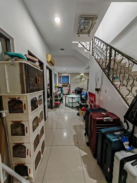 Rumah Teres 1.5-Tingkat untuk Dijual di Taman Gembira (Jalan Klang Lama (Old Klang Road)) - Keasavan Hari Krishnan - Corridor - PropertyGuru.com.my