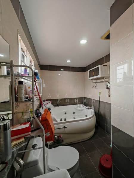 Rumah Teres 1.5-Tingkat untuk Dijual di Taman Gembira (Jalan Klang Lama (Old Klang Road)) - Keasavan Hari Krishnan - Bathroom - PropertyGuru.com.my