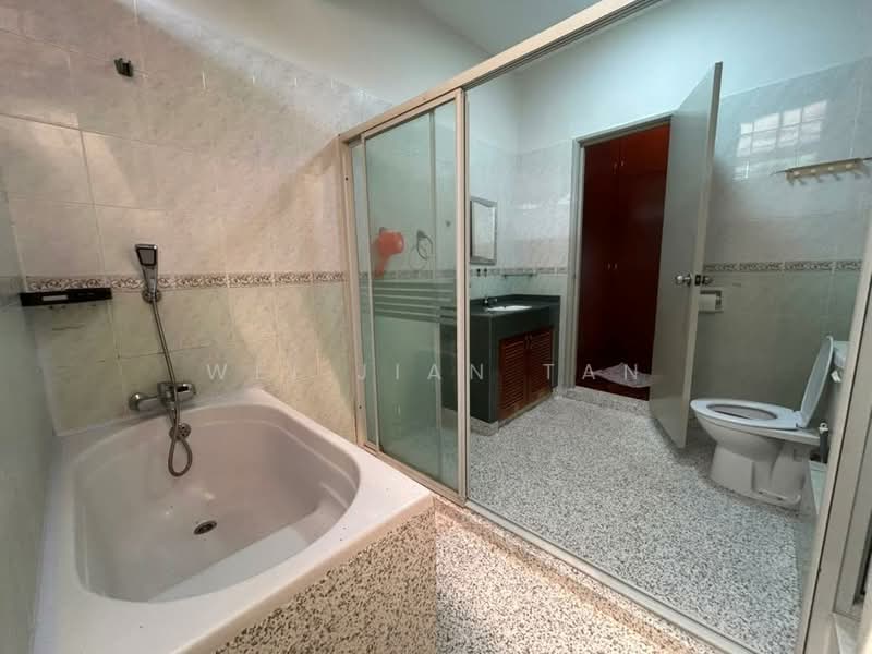 2-storey Terraced House for Rent in Taman Mount Austin (Tebrau) - Wei Jian Tan - Bathroom - PropertyGuru.com.my
