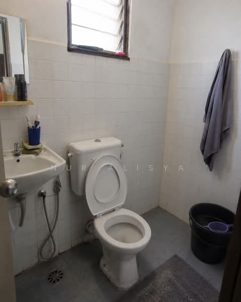Rumah Teres untuk Disewa di Desa Setapak (Wangsa Maju) - Nur Alisya - Bathroom - PropertyGuru.com.my