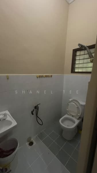 Rumah Teres 1.5-Tingkat untuk Dijual di Taman Sri Kluang (Kluang) - Shanel Tee - Bathroom - PropertyGuru.com.my