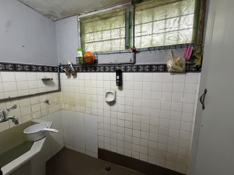 1-storey Terraced House for Sale in Taman Peruda (Sungai Petani) - Abdul Muhaimin - Bathroom - PropertyGuru.com.my