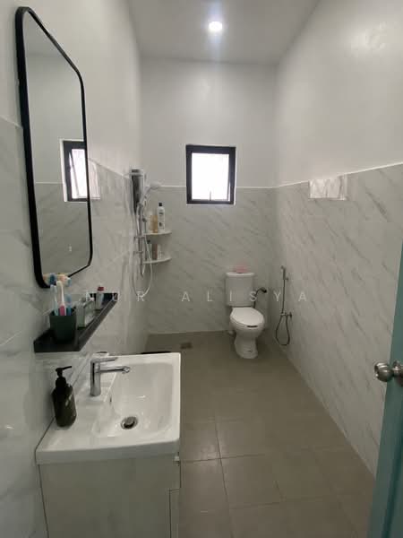 Bungalow House for Rent in Tanjung Bungah (Penang) - Nur Alisya - Bathroom - PropertyGuru.com.my