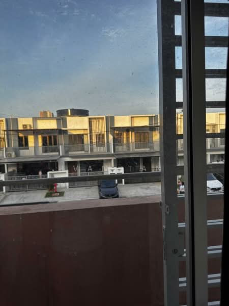 2-storey Terraced House for Sale in TAMAN PUCHONG UTAMA (Puchong) - Ivan Tan - Exterior - PropertyGuru.com.my