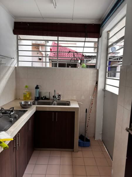 2-storey Terraced House for Sale in TAMAN PUCHONG UTAMA (Puchong) - Ivan Tan - Kitchen - PropertyGuru.com.my