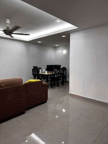 2-storey Terraced House for Sale in TAMAN PUCHONG UTAMA (Puchong) - Ivan Tan - Living Room - PropertyGuru.com.my