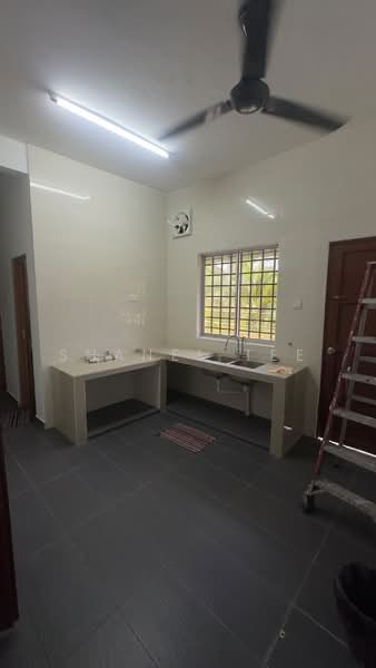 Rumah Teres 1.5-Tingkat untuk Disewa di Taman Sri Kluang (Kluang) - Shanel Tee - Kitchen - PropertyGuru.com.my