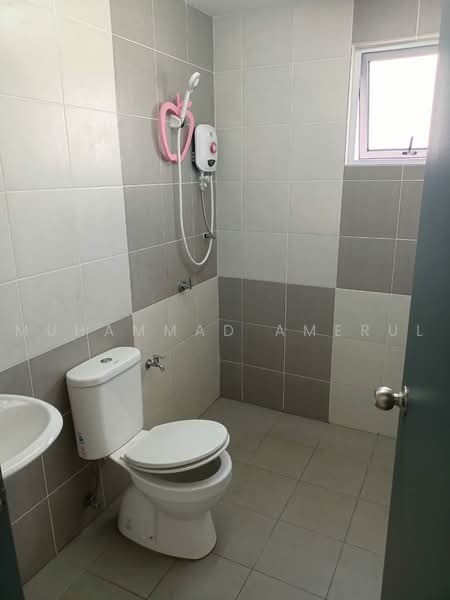 Pangsapuri untuk Disewa di Residensi Kesuma 1 - Muhammad Amerul - Bathroom - PropertyGuru.com.my