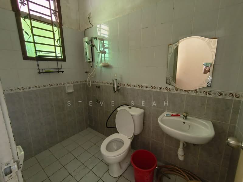 Rumah Teres 1.5-Tingkat untuk Disewa di Taman Impian Emas (Skudai) - Steve Seah - Bathroom - PropertyGuru.com.my