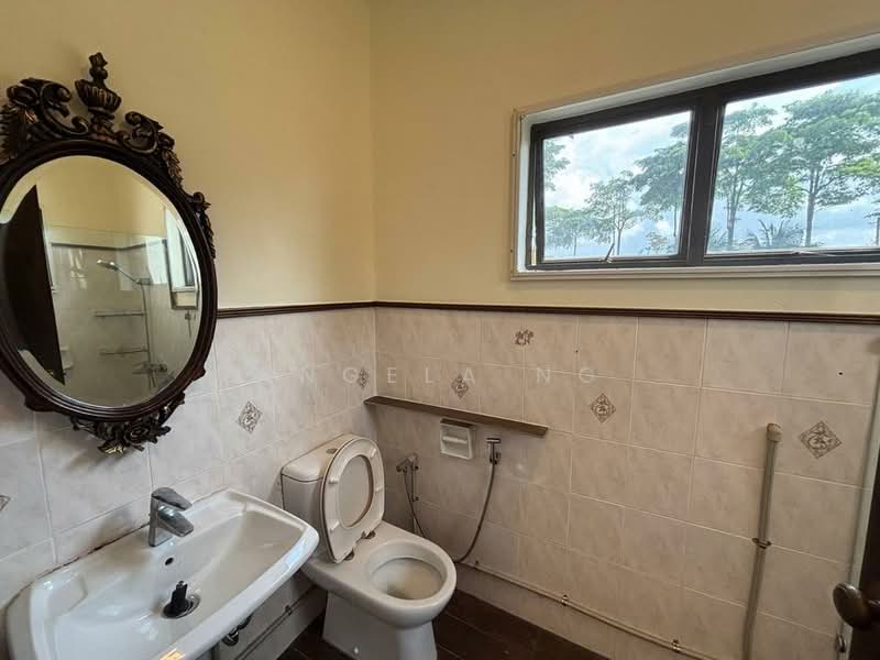 Bungalow House untuk Disewa di Leisure Farm (Gelang Patah) - Angela Ng - Bathroom - PropertyGuru.com.my