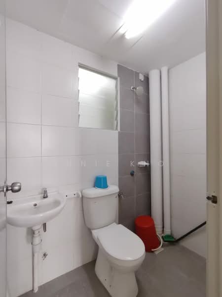 Pangsapuri untuk Disewa di De Kiara - Annie Kho - Bathroom - PropertyGuru.com.my