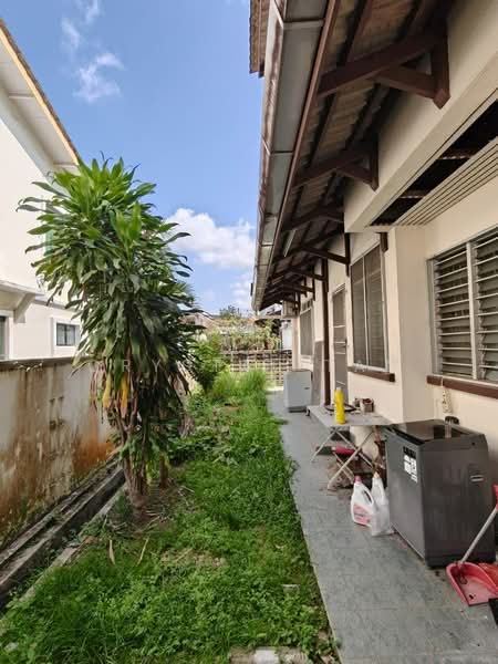 Rumah Berkembar untuk Dijual di Taman Pelangi (Johor Bahru) - Crystal Tan - Exterior - PropertyGuru.com.my